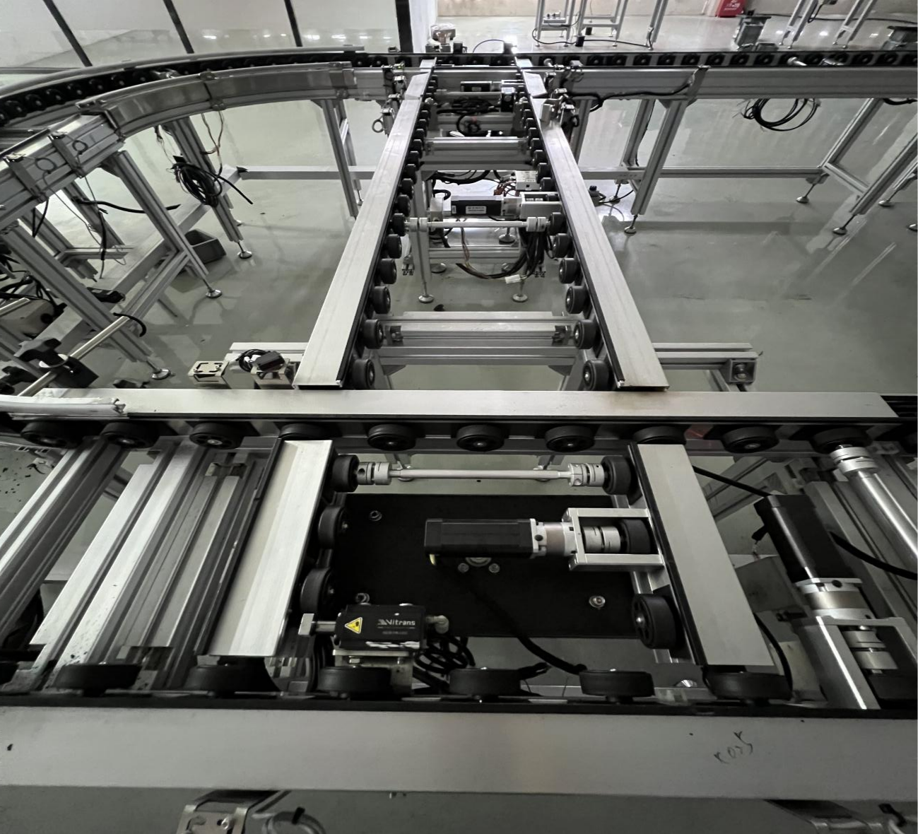 高速滚轮输送线vs普通输送线,优势看得见 图片5-3.png